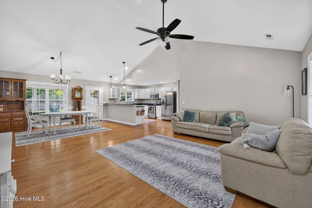 89 Over Street, Burgaw, NC 28425