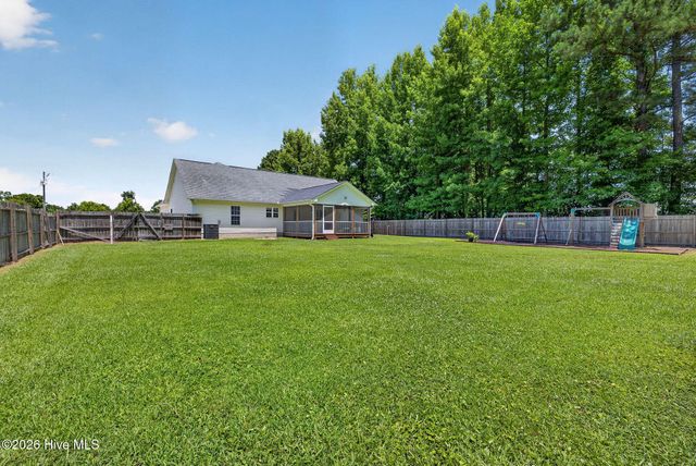 89 Over Street, Burgaw, NC 28425