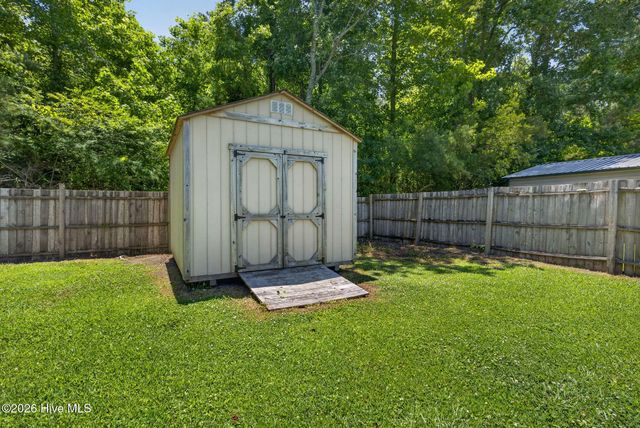 89 Over Street, Burgaw, NC 28425