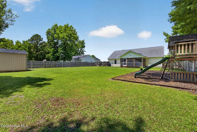 89 Over Street, Burgaw, NC 28425