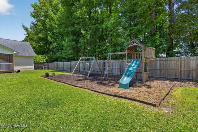 89 Over Street, Burgaw, NC 28425