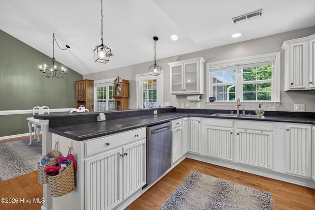 89 Over Street, Burgaw, NC 28425