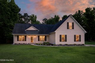 89 Over Street, Burgaw, NC 28425