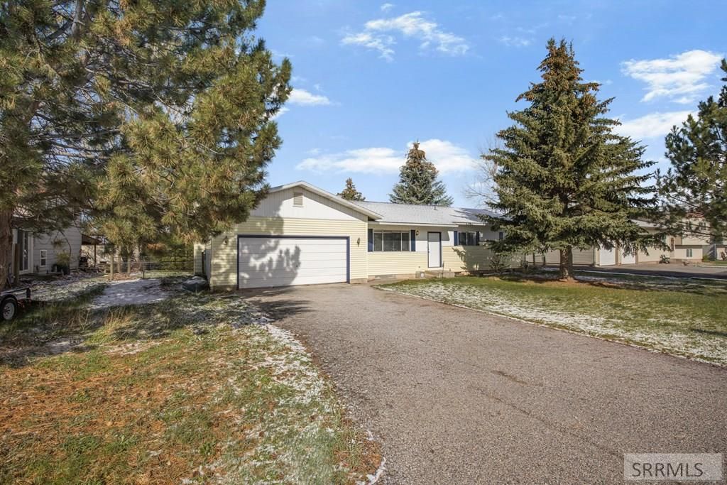 Image 2 of property listing at 6559 N Albert Lane, Idaho Falls, ID 83401