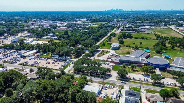 749 E Canino Road, Houston, TX 77037