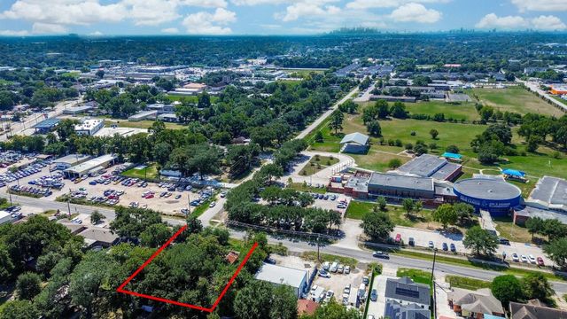 749 E Canino Road, Houston, TX 77037