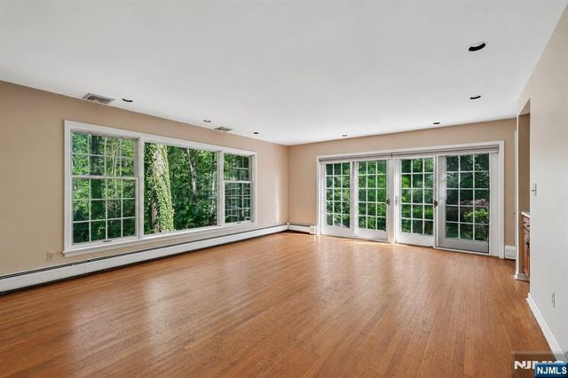 3 Orchard Road, Kinnelon Borough, NJ 07405