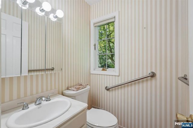 3 Orchard Road, Kinnelon Borough, NJ 07405
