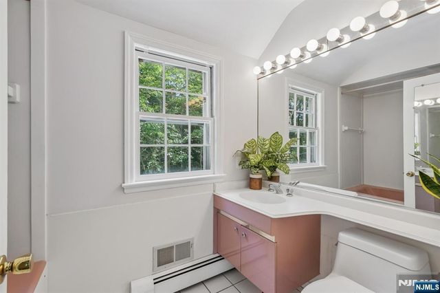3 Orchard Road, Kinnelon Borough, NJ 07405