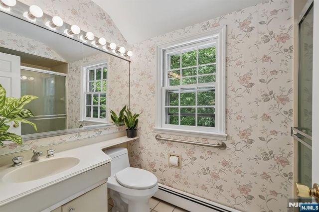 3 Orchard Road, Kinnelon Borough, NJ 07405