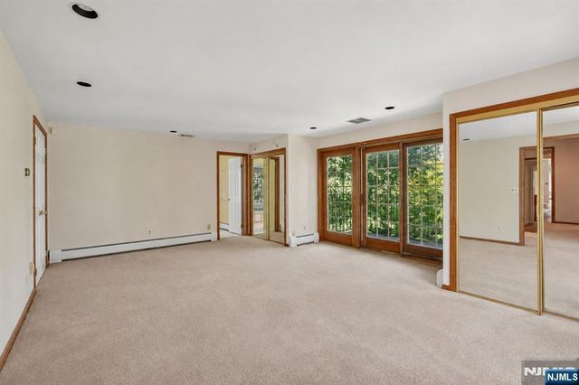 3 Orchard Road, Kinnelon Borough, NJ 07405