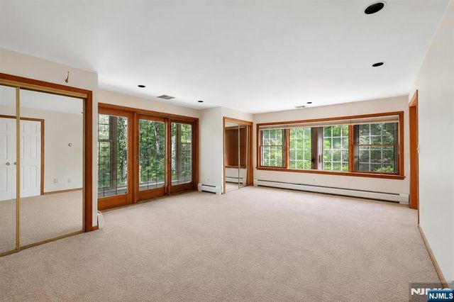 3 Orchard Road, Kinnelon Borough, NJ 07405