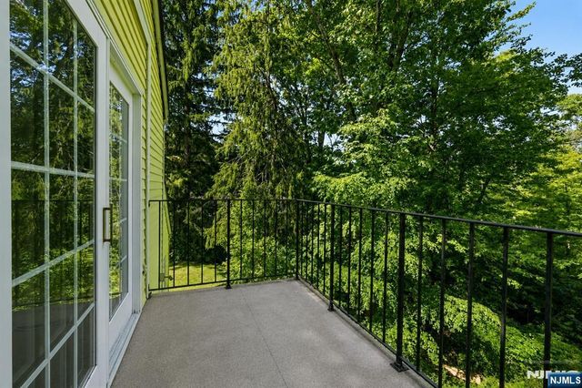 3 Orchard Road, Kinnelon Borough, NJ 07405