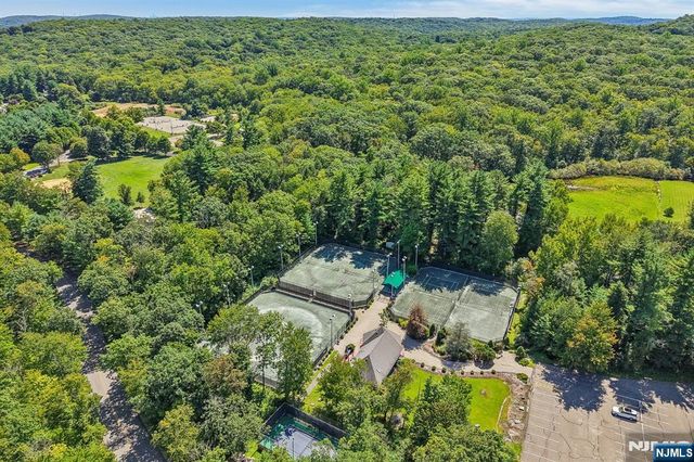 3 Orchard Road, Kinnelon Borough, NJ 07405