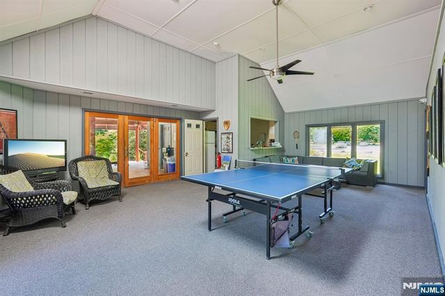 3 Orchard Road, Kinnelon Borough, NJ 07405