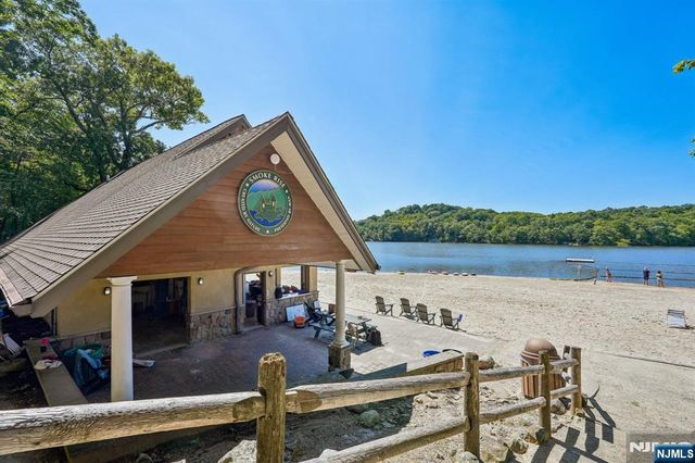 3 Orchard Road, Kinnelon Borough, NJ 07405