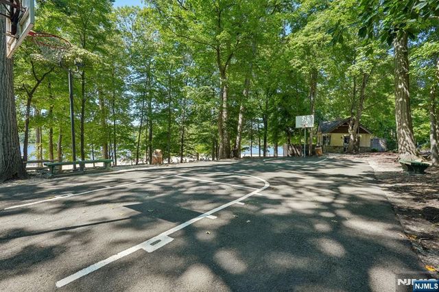 3 Orchard Road, Kinnelon Borough, NJ 07405