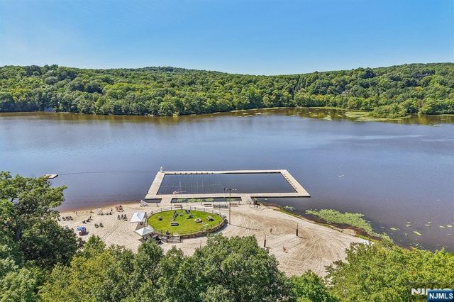 3 Orchard Road, Kinnelon Borough, NJ 07405