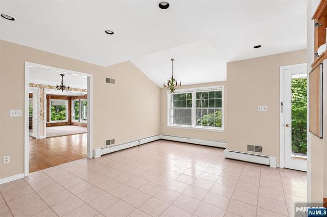 3 Orchard Road, Kinnelon Borough, NJ 07405