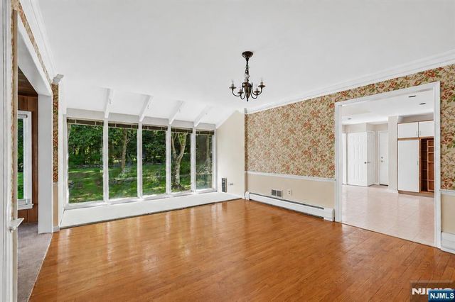 3 Orchard Road, Kinnelon Borough, NJ 07405