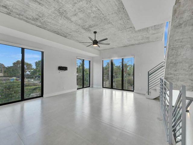 924 NE 4th Street, Fort Lauderdale, FL 33301