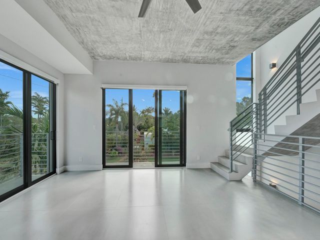 924 NE 4th Street, Fort Lauderdale, FL 33301