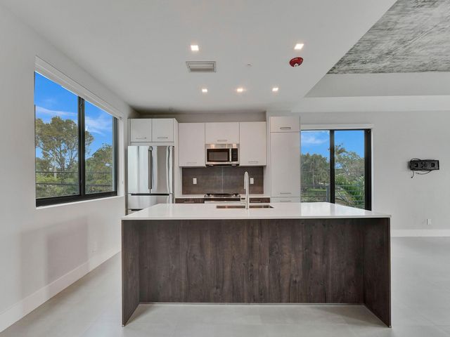 924 NE 4th Street, Fort Lauderdale, FL 33301
