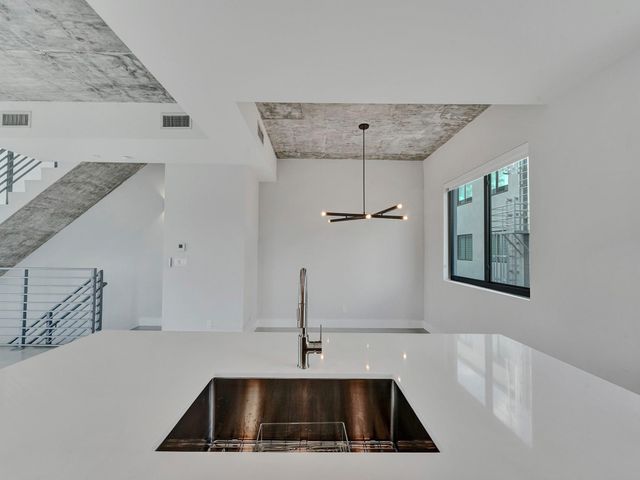 924 NE 4th Street, Fort Lauderdale, FL 33301