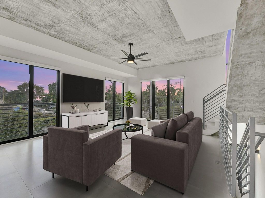 924 NE 4th Street, Fort Lauderdale, FL 33301