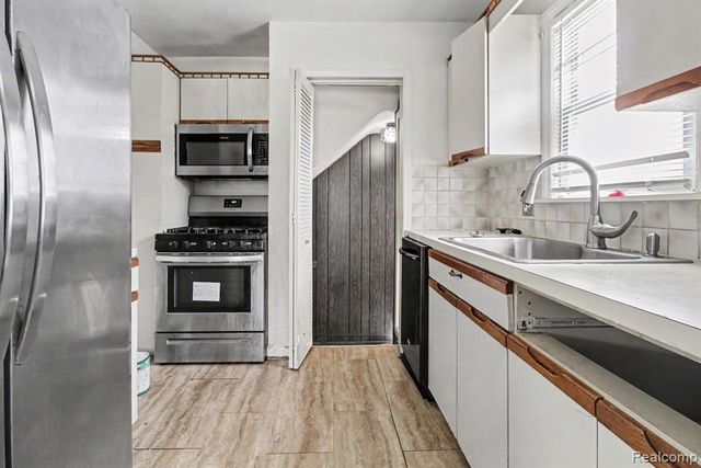 1548 Cleveland Avenue, Lincoln Park, MI 48146