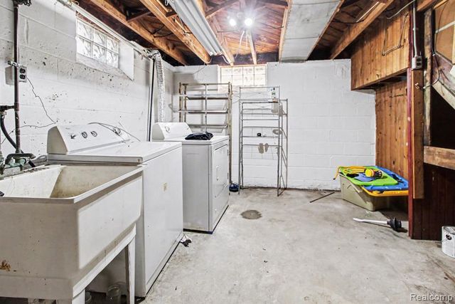 1548 Cleveland Avenue, Lincoln Park, MI 48146