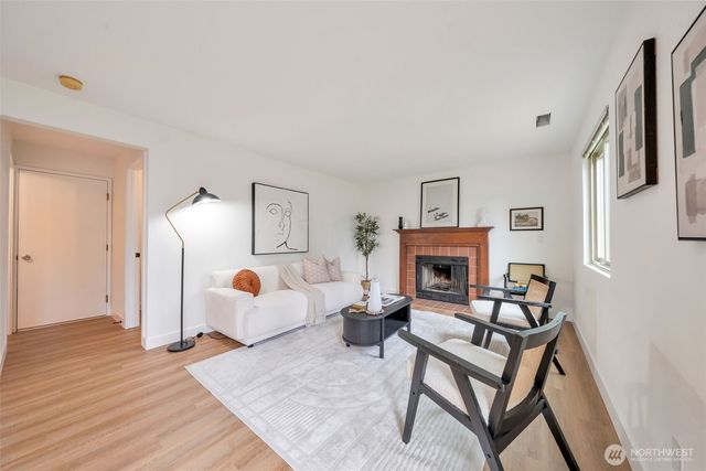 953 Field Avenue NE, Renton, WA 98059