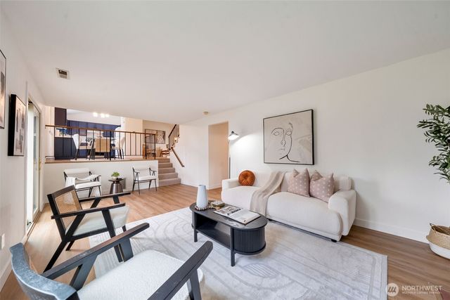 953 Field Avenue NE, Renton, WA 98059