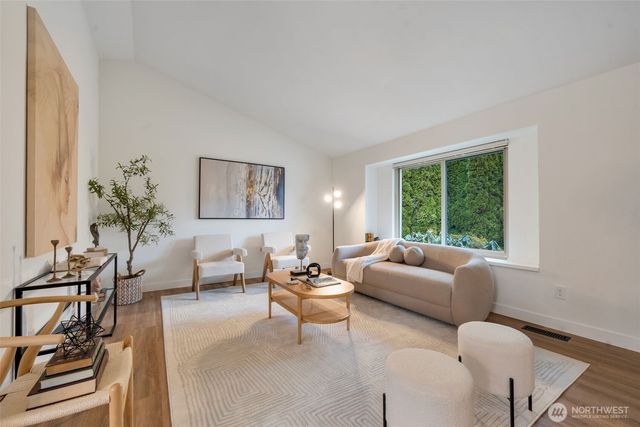 953 Field Avenue NE, Renton, WA 98059