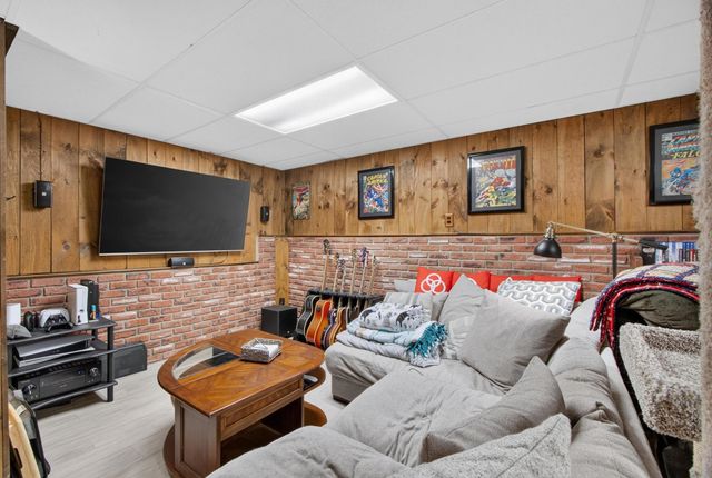21 Hazel Avenue, Nashua, NH 03062