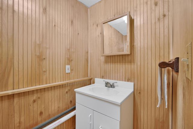21 Hazel Avenue, Nashua, NH 03062