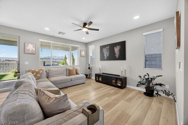 10255 Vonbulin Avenue, Las Vegas, NV 89166