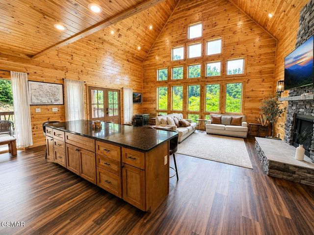 862 Crest View Drive, Gatlinburg, TN 37738