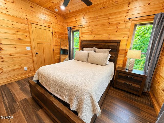 862 Crest View Drive, Gatlinburg, TN 37738