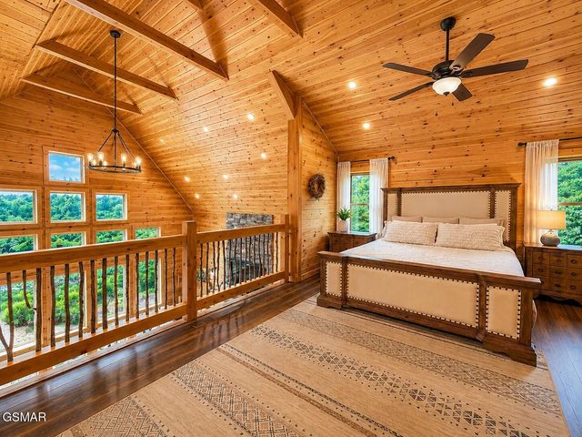 862 Crest View Drive, Gatlinburg, TN 37738