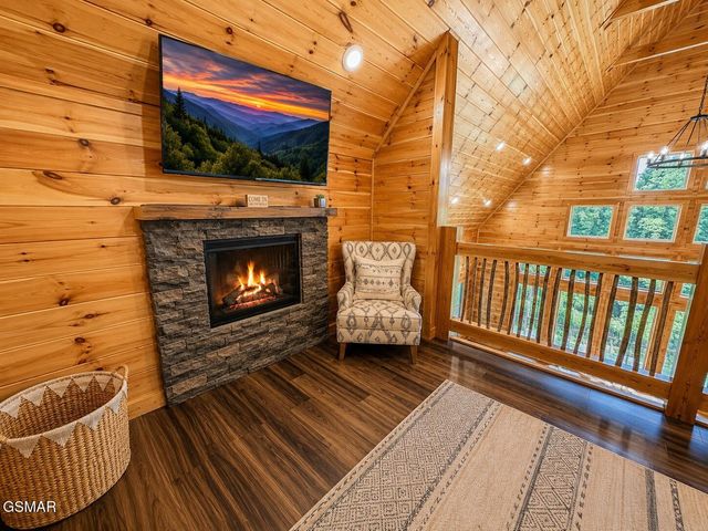 862 Crest View Drive, Gatlinburg, TN 37738