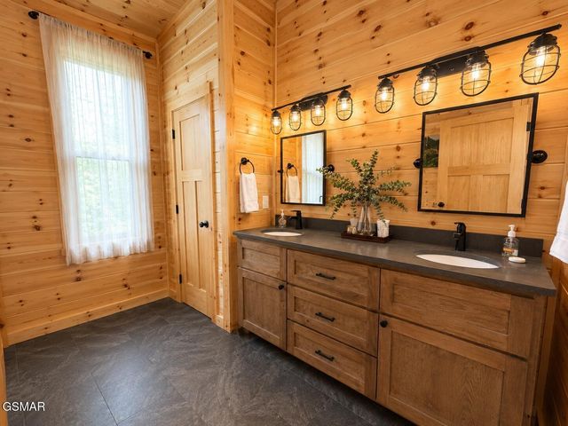 862 Crest View Drive, Gatlinburg, TN 37738