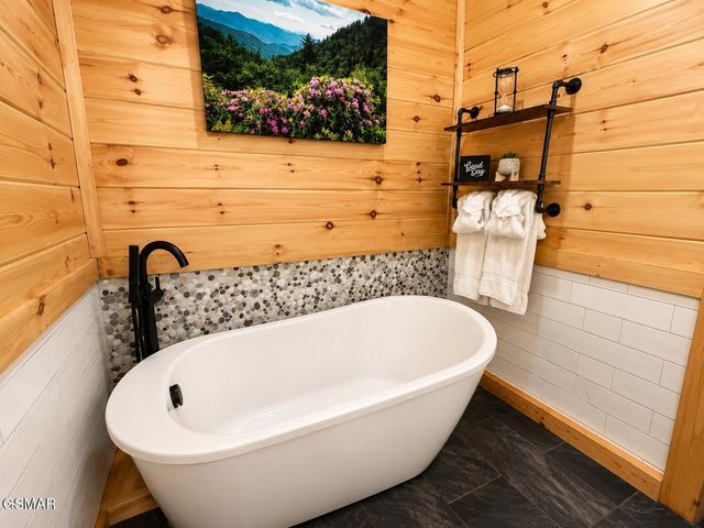 862 Crest View Drive, Gatlinburg, TN 37738