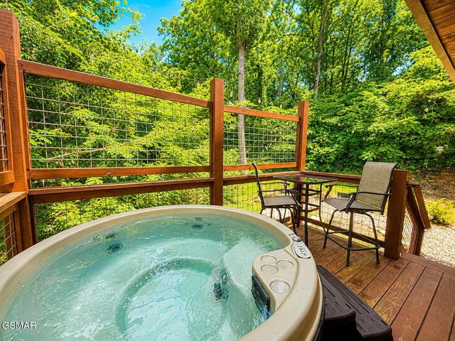 862 Crest View Drive, Gatlinburg, TN 37738
