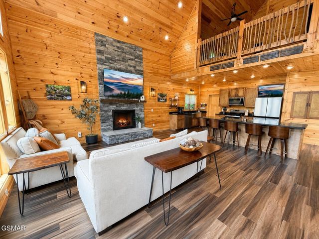862 Crest View Drive, Gatlinburg, TN 37738