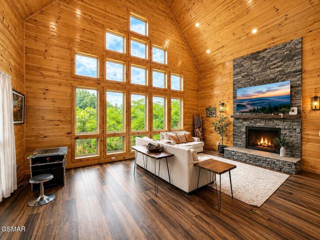 862 Crest View Drive, Gatlinburg, TN 37738