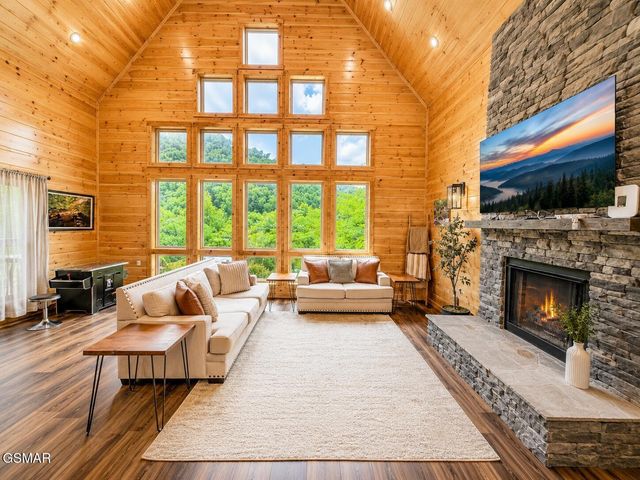 862 Crest View Drive, Gatlinburg, TN 37738