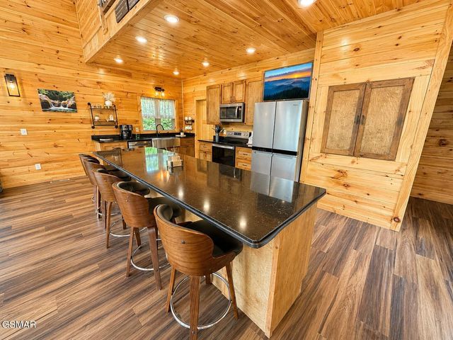862 Crest View Drive, Gatlinburg, TN 37738