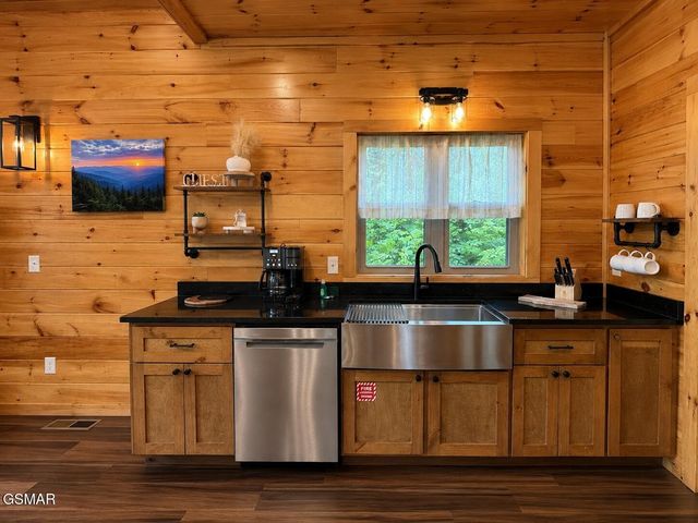 862 Crest View Drive, Gatlinburg, TN 37738