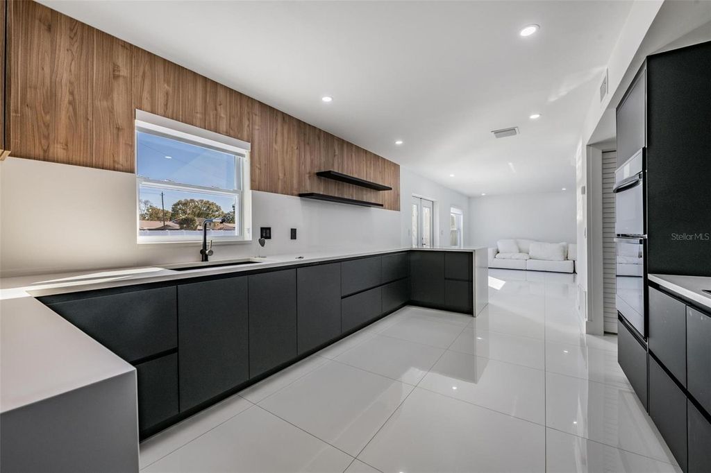 Image 11 of property listing at 16107 PEBBLEBROOK DRIVE, Tampa, FL 33624